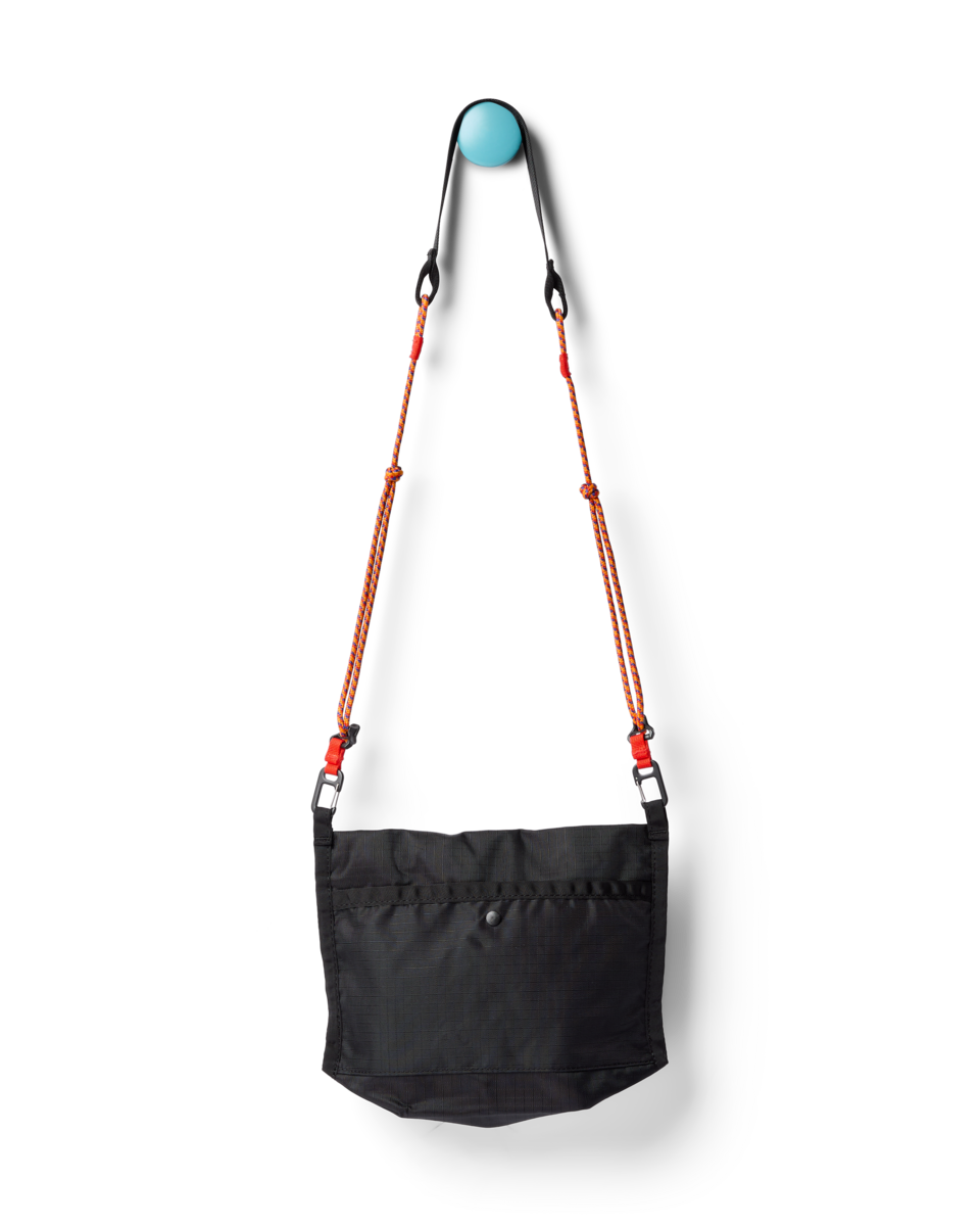 Lista 2L Lightweight Crossbody Bag - Cada Día, Black